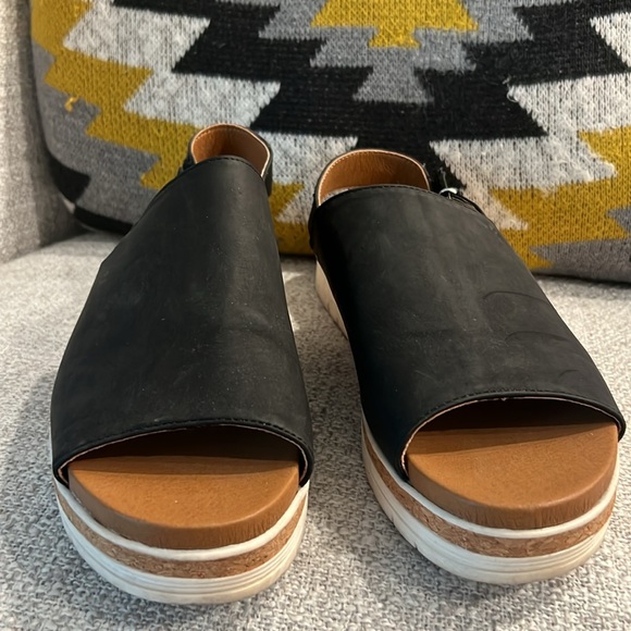 Adrienne Vittadini sandal 8 - Picture 2 of 7